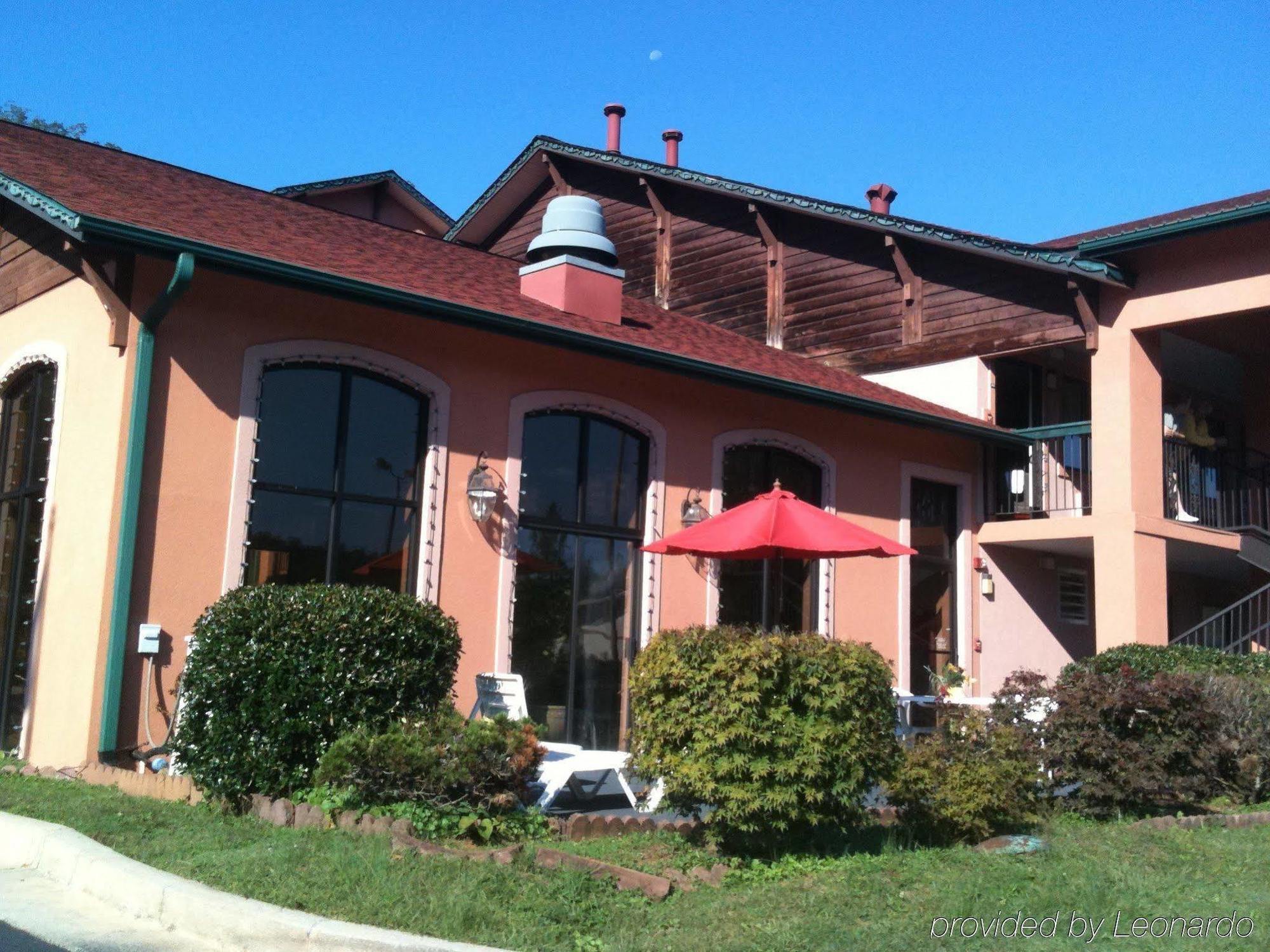 Budgetel Inn And Suites Plus Хелън Ресторант снимка